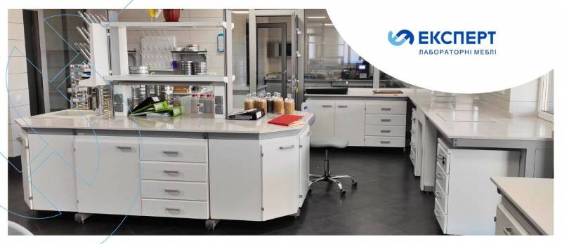 Біло-алюмінієвий колір лабораторії – нове стильне рішення від Експертів